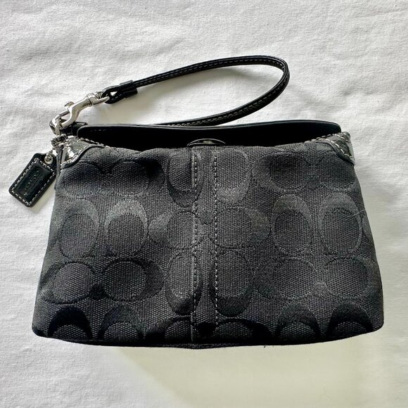 COACH Chelsea Signature Jacquard & Patent Leather Turnlock Wristlet Black 40809 - Picture 16 of 16